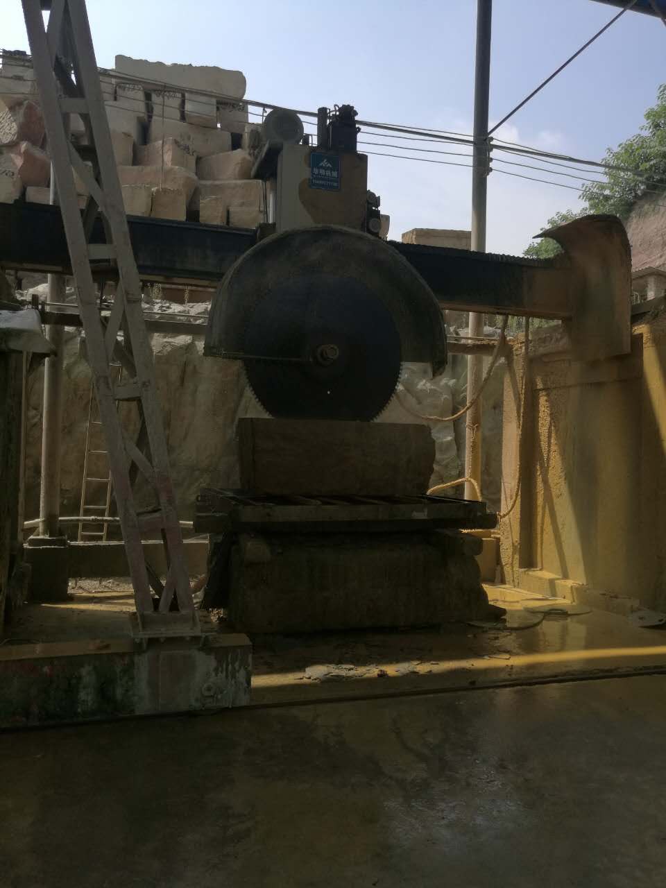 米白沙巖